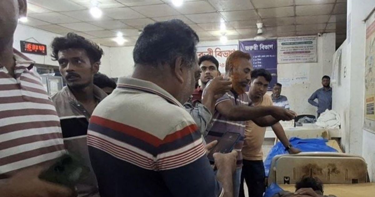 অস্ত্রের মুখে বাড়ি থেকে তুলে নিয়ে হত্যা, খালে লাশ ফেলতে আসা দুজনকে গণপিটুনি