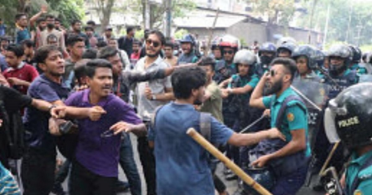 নার্সিং শিক্ষার্থীদের ওপর পুলিশের লাঠিচার্জ, কর্মসূচি প্রত্যাহার