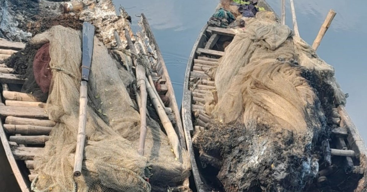 জেলে মিন্টুর উপার্জনের একমাত্র অবলম্বন নৌকা-জাল পুড়িয়ে দিয়েছে দুর্বৃত্তরা