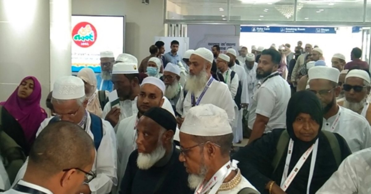 ৪১৮ যাত্রী নিয়ে সিলেট থেকে উড়লো প্রথম হজ ফ্লাইট