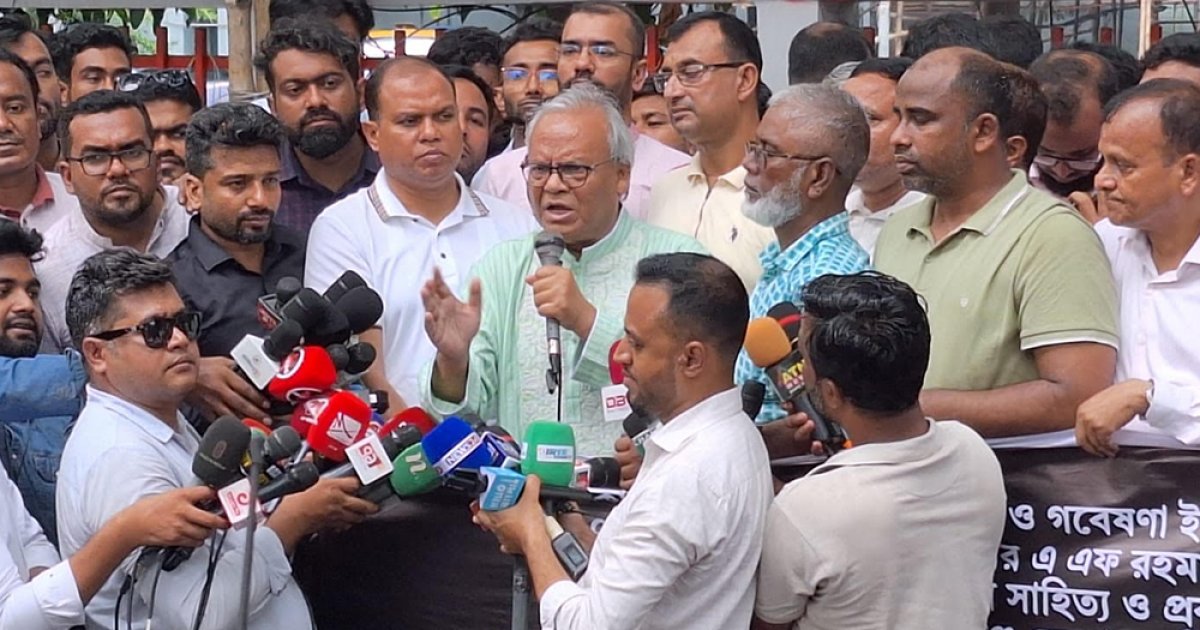 একপক্ষকে সাদরে বরণ, জবি শিক্ষার্থীদের লাঠিচার্জ কেন: রিজভী
