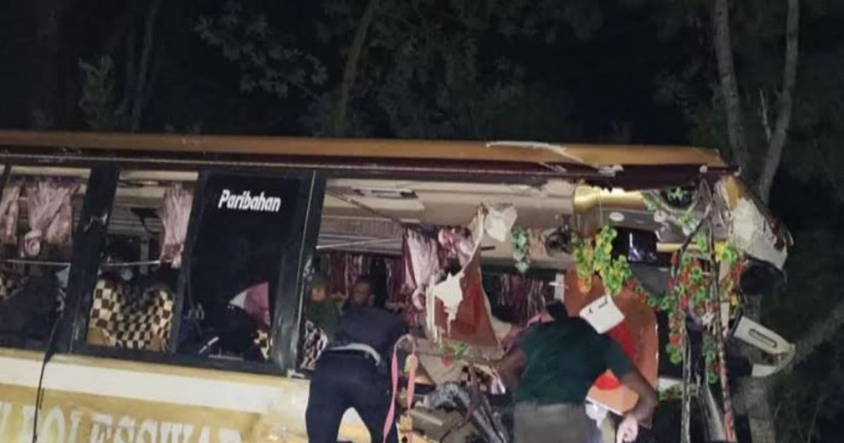গোপালগঞ্জে বাস-ট্রাক সংঘর্ষে চালকসহ তিন জন নিহত, আহত ৩০