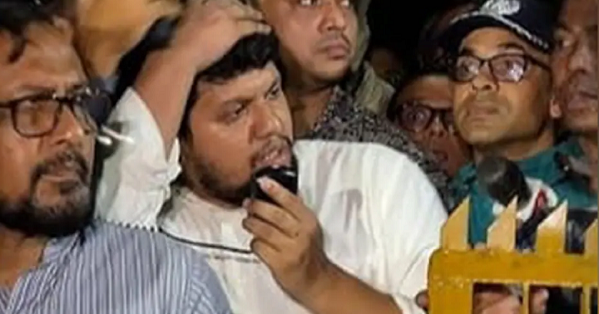 উপদেষ্টা মাহফুজের মাথায় বোতল নিক্ষেপ, হাসনাত বললেন ‘প্রত্যাশিত নয়’