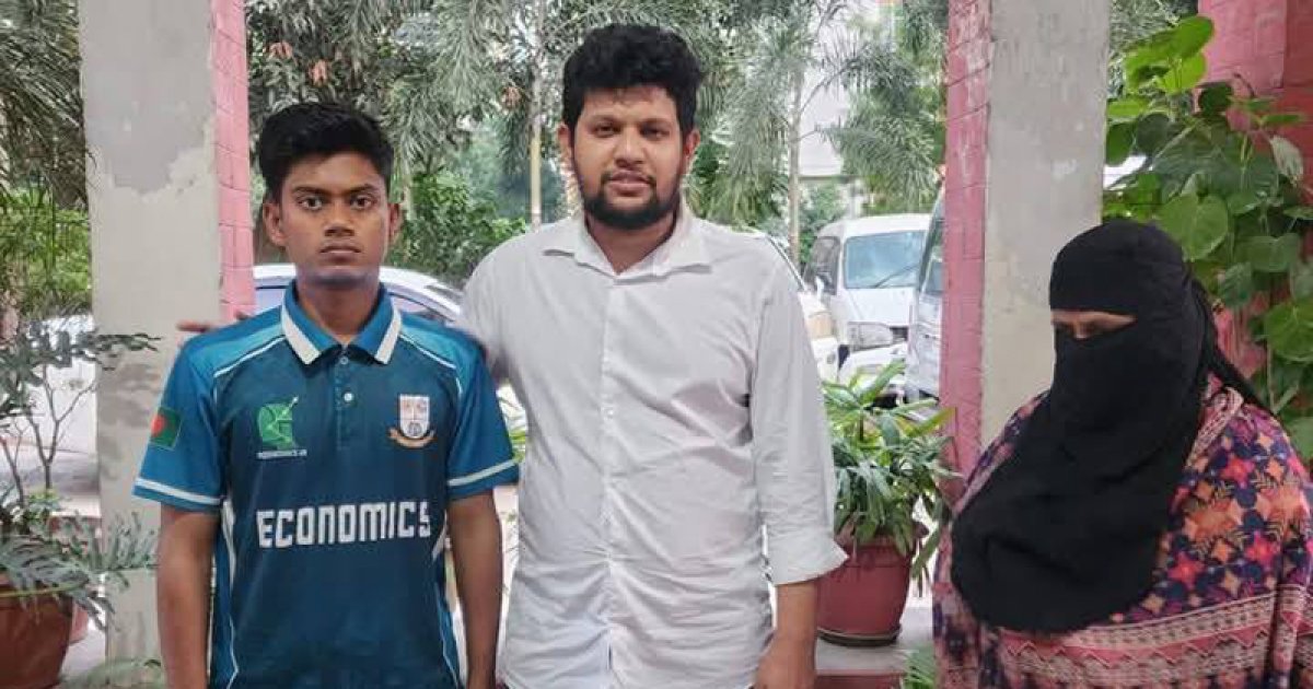 বোতল নিক্ষেপকারী শিক্ষার্থীকে জিজ্ঞাসাবাদ শেষে দেওয়া হলো পরিবারের জিম্মায়