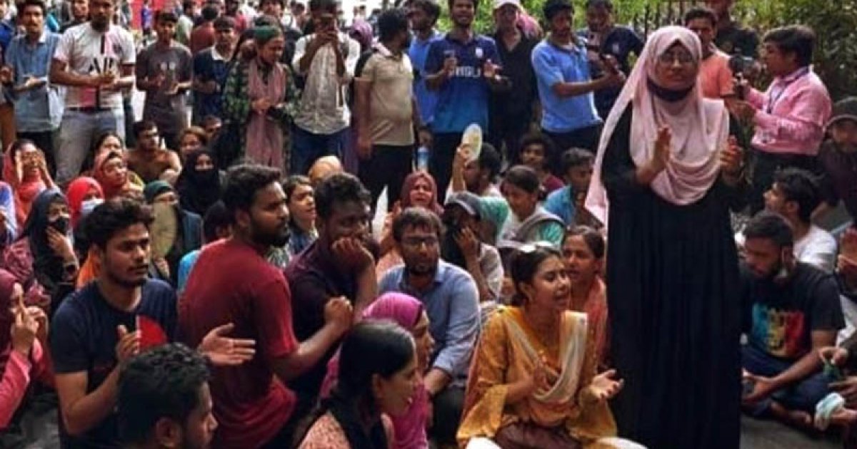 গণঅনশনে বসেছেন জবি শিক্ষার্থীরা