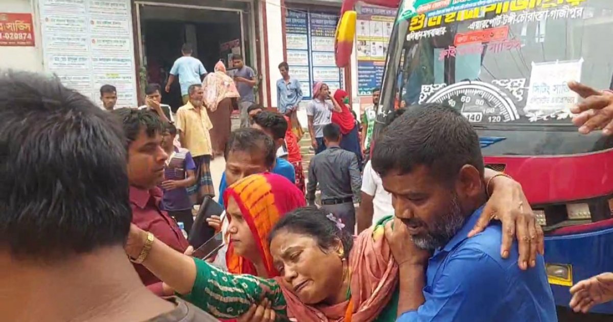 গাজীপুরে একটি পোশাক কারখানার শতাধিক শ্রমিক অসুস্থ