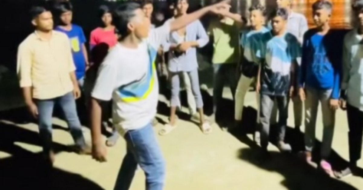 ছাত্রলীগের ১৫ জন মিলে চার মিনিটের মিছিল, আটক তিন