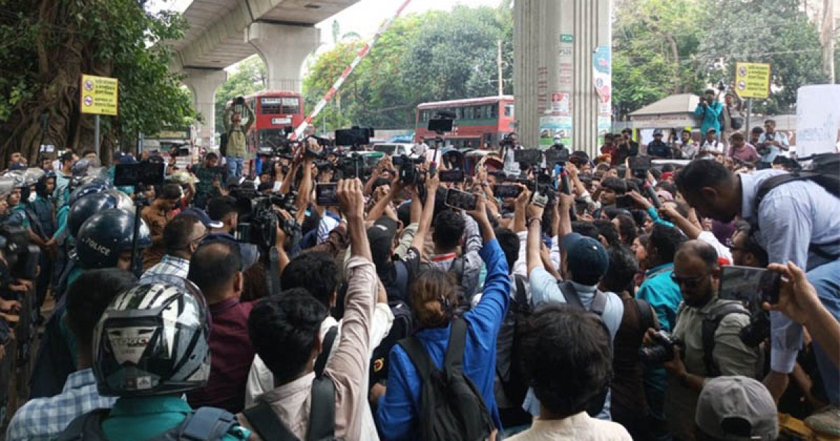 সাম্য হত্যা: মূল অভিযুক্তকে গ্রেফতারের দাবিতে শাহবাগ থানা ঘেরাও