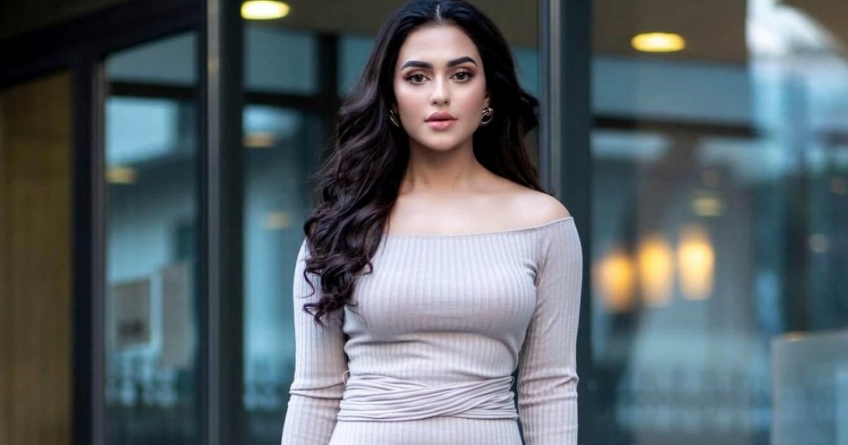 আটকের পর ডিবি কার্যালয়ে নুসরাত ফারিয়া