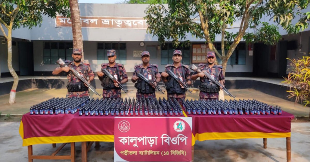 পত্নীতলায় ৬০৯ বোতল ফেনসিডিল উদ্ধার