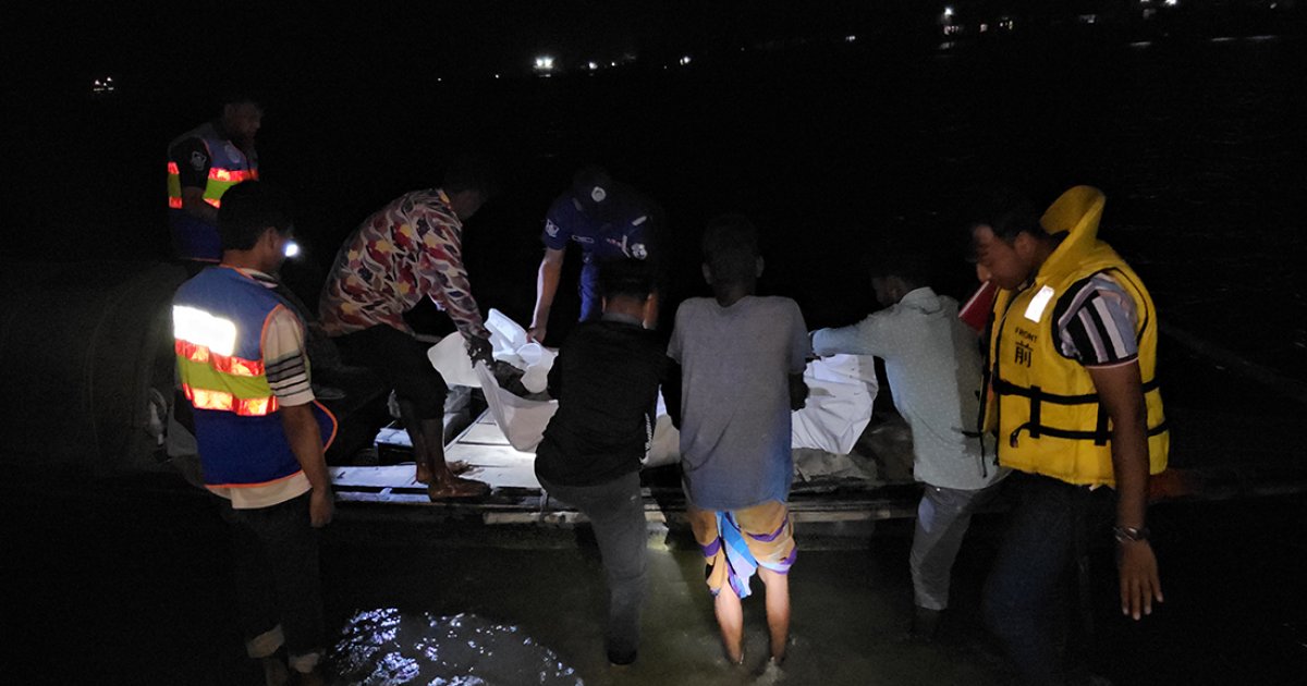 পদ্মায় ভাসছিল অজ্ঞাত যুবকের মরদেহ