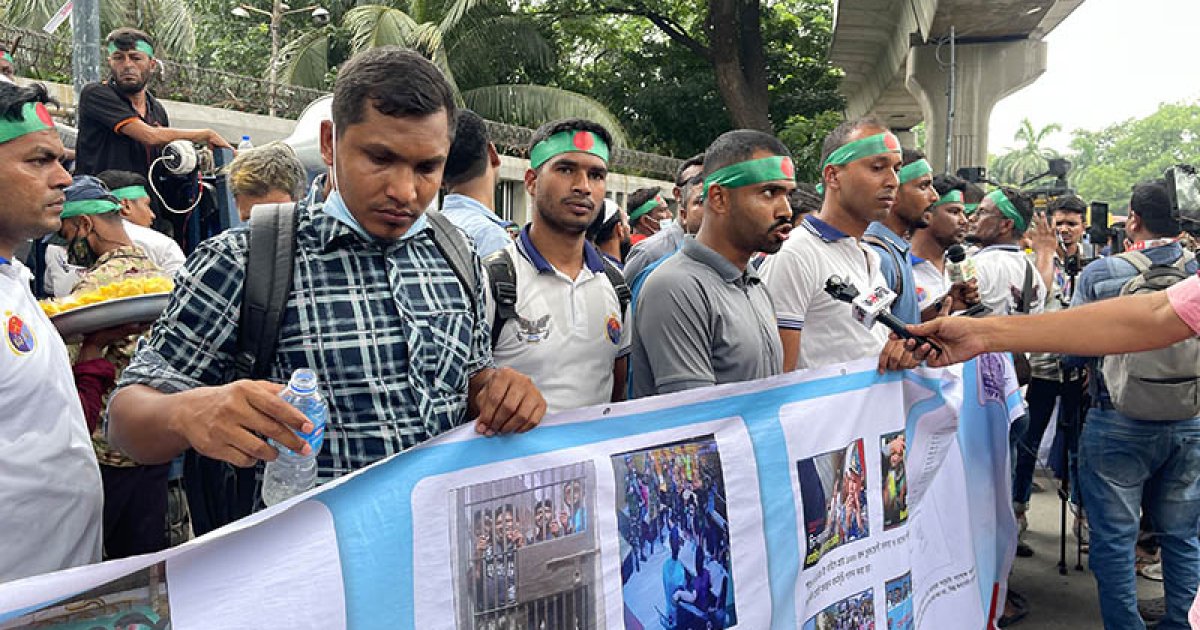 চাকরিচ্যুত সশস্ত্র বাহিনীর সদস্যদের আল্টিমেটাম, দাবি না মানলে লং মার্চ টু জাহাঙ্গীর গেট