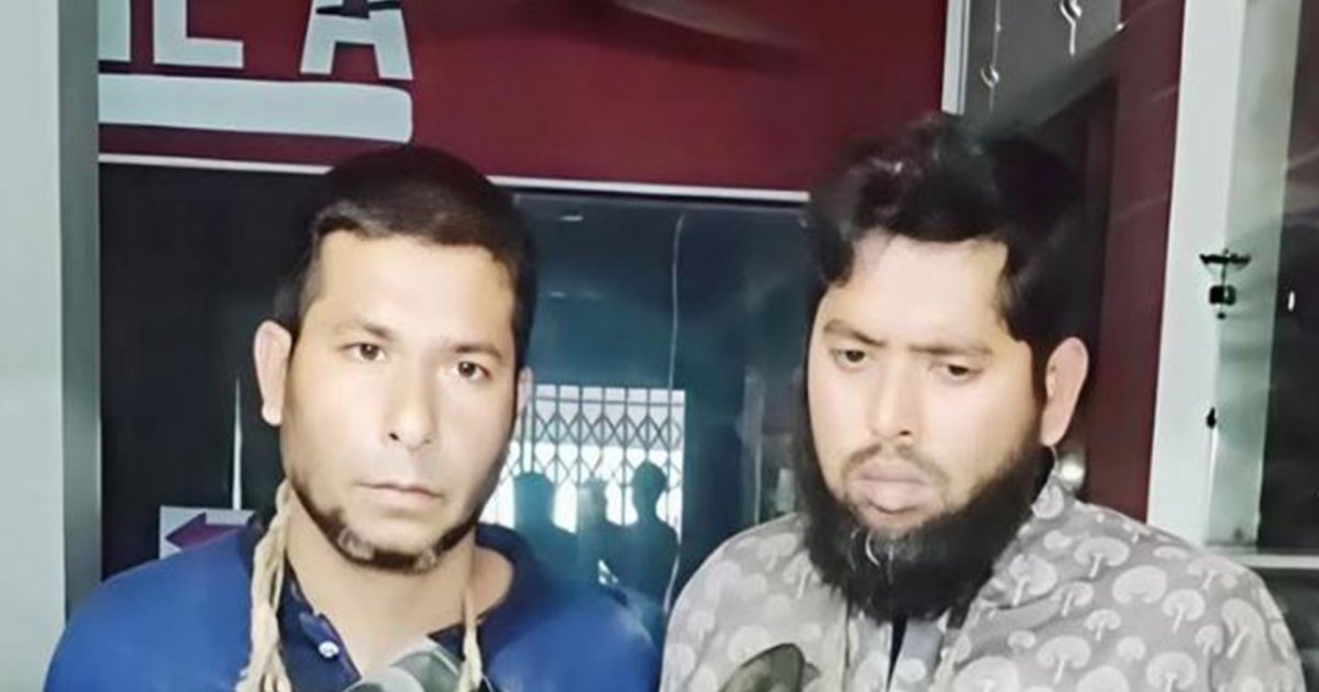 জামায়াতের দুই নেতাকর্মীকে মারধরের পর গলায় জুতার মালা দিয়ে পুলিশে সোপর্দ