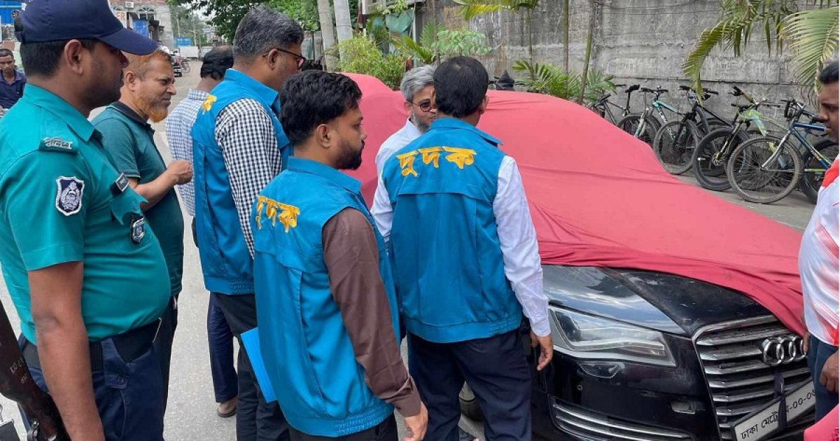 শুল্কমুক্ত সুবিধায় আনা দামি গাড়ি ফেলে রাখা হয় রাস্তায়, দুদকের অভিযান
