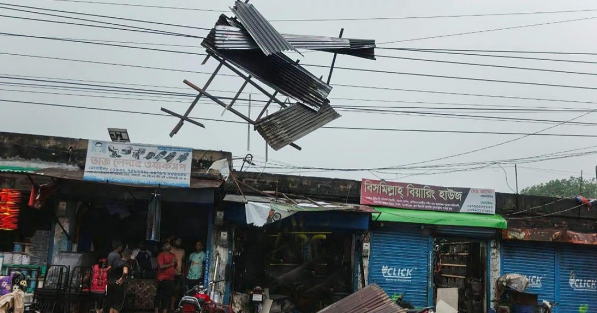 সৈয়দপুরে কালবৈশাখীর তাণ্ডব: শতাধিক বাড়িঘর ও ফসলের ক্ষতি