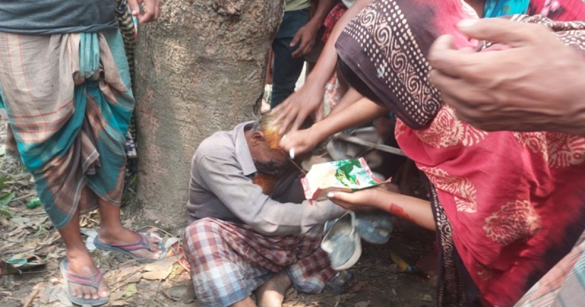 শিশু ধর্ষণচেষ্টার অভিযোগে বৃদ্ধের মুখে চুনকালি ও গলায় জুতার মালা