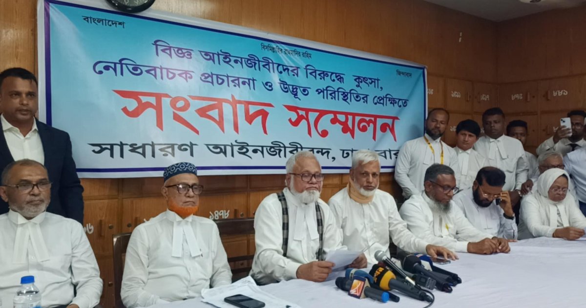 এজলাসের ভিডিও ভাইরাল: বিচারককে আইনের আওতায় আনার দাবি