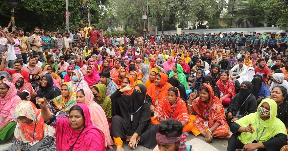 আন্দোলনে অনড় শ্রমিকরা, প্রধান উপদেষ্টার সাক্ষাতে যমুনায় প্রতিনিধিদল