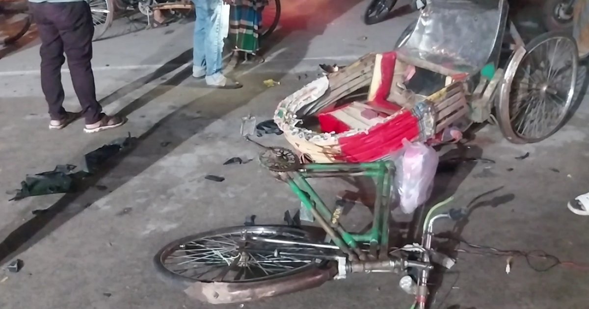 চাঁদপুরে মোটরসাইকেল-রিকশার মুখোমুখি সংঘর্ষে প্রাণ গেলো দুজনের