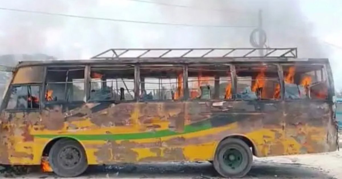 গোপালগঞ্জে সড়কে প্রাণ হারালো যুবক, বাসে আগুন