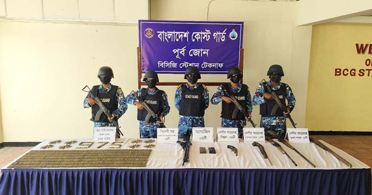 মিয়ানমার থেকে বাংলাদেশে ঢোকার সময় রাইফেল-পিস্তল উদ্ধার