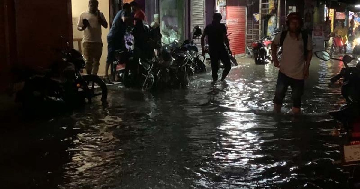 দেড় ঘণ্টার বৃষ্টিতে পানির নিচে নোয়াখালী শহর