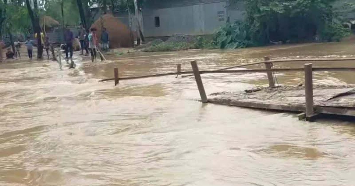 শেরপুরে নদ-নদীতে পানি বেড়েই চলেছে, চোখ রাঙাচ্ছে বন্যা