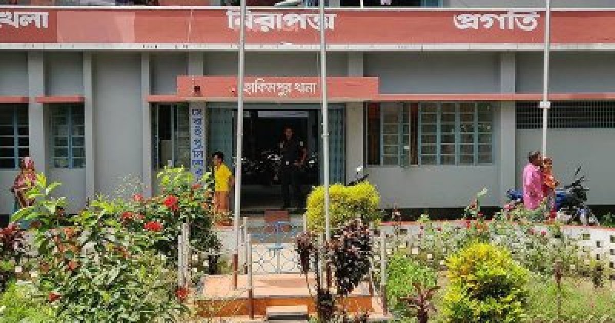 সাইকেল চুরির ঘটনায় মা-মেয়েকে বৈদ্যুতিক খুঁটিতে বেঁধে নির্যাতন