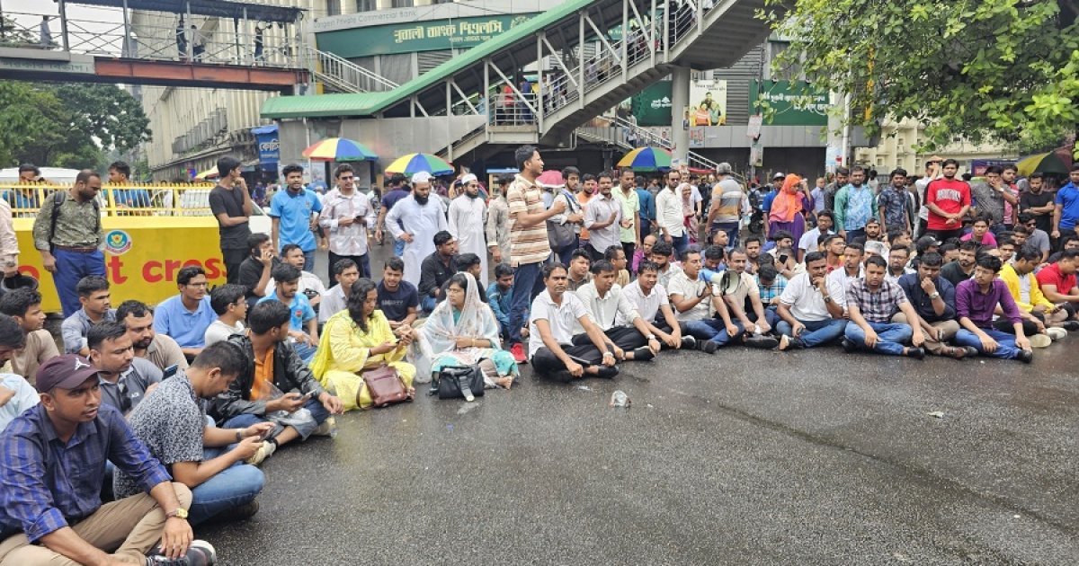 এবার শাহবাগ ও ইন্টারকন্টিনেন্টাল মোড় অবরোধ করলো ছাত্রদল
