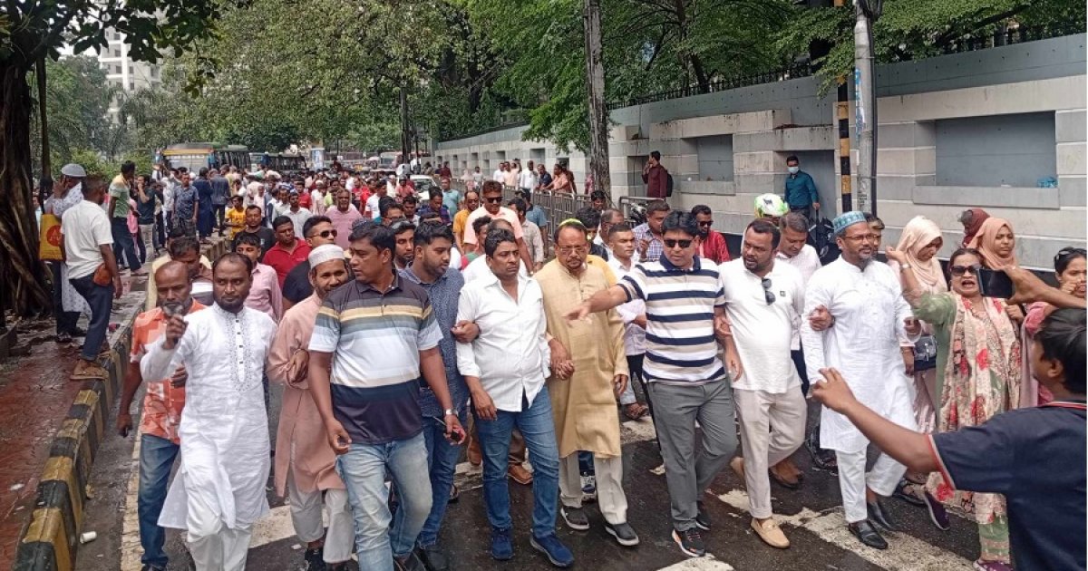 ইশরাকের পক্ষে রায়ের খবরে যমুনার সামনে আনন্দের বন্যা