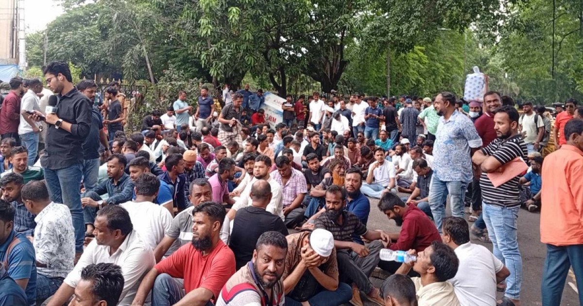 দ্বিতীয় দিনের মতো যমুনার সামনে ইশরাক সমর্থকরা