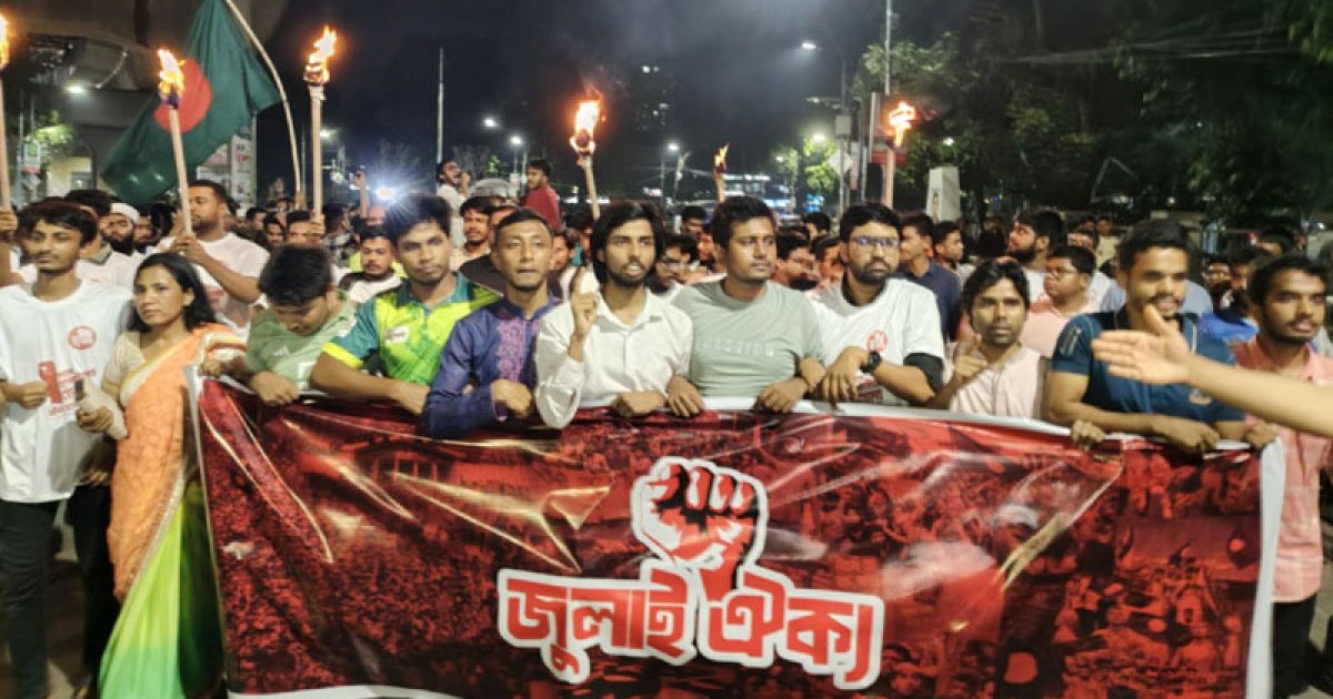 জুলাই ঐক্য বিনষ্টের প্রতিবাদে ঢাবিতে বিক্ষোভ
