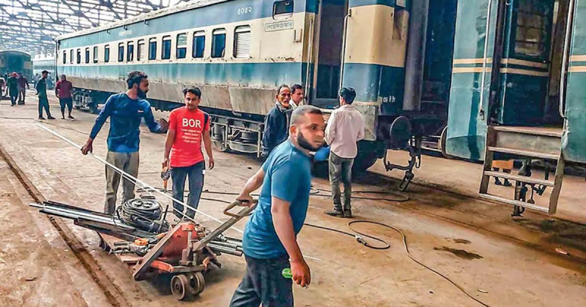 জনবল সংকটে ধুঁকছে দেশের বৃহত্তম রেলওয়ে কারখানা, নষ্ট হচ্ছে কোটি টাকার যন্ত্রপাতি