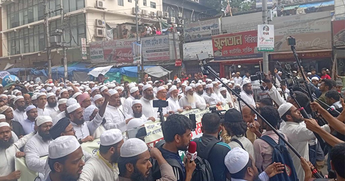 মান-অভিমান ভুলে প্রধান উপদেষ্টা ও সেনাপ্রধানকে দায়িত্ব পালনের আহ্বান মামুনুল হকের