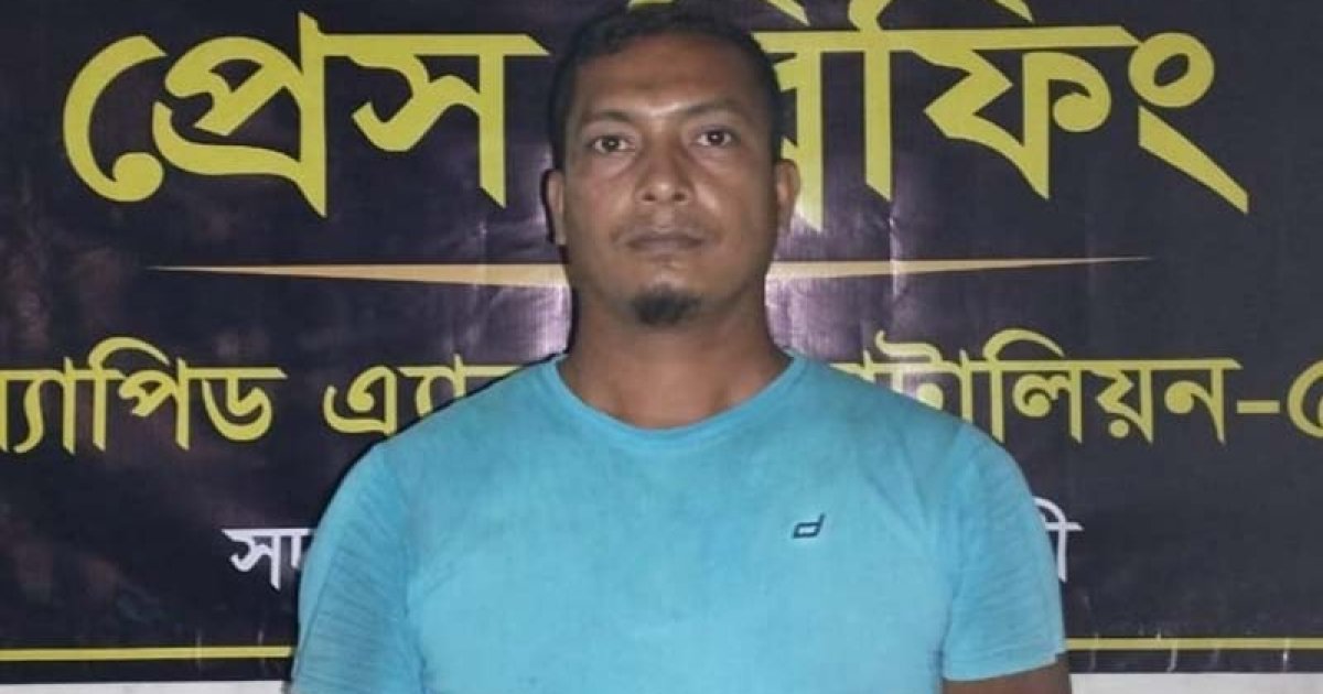 পুলিশের প্রাইভেটকার থামিয়ে মোবাইল ও টাকা ছিনতাই, যুবক গ্রেফতার