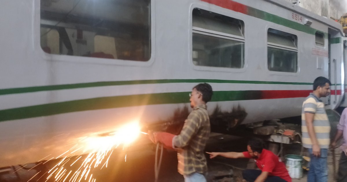 চট্টগ্রামের পাহাড়তলী রেলওয়ে কারখানায় চলছে ব্যাপক কর্মব্যস্ততা