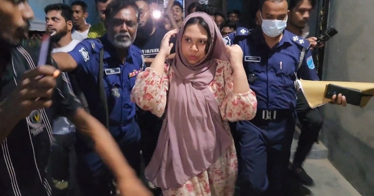 আ.লীগ নেত্রীকে অবরুদ্ধ করে পুলিশে সোপর্দ