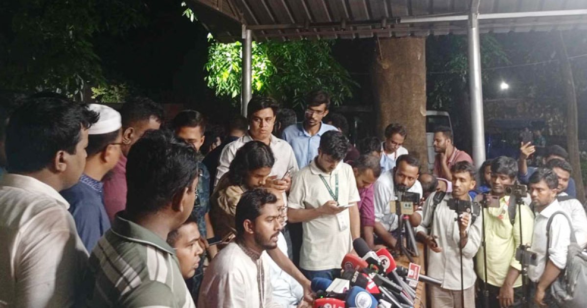 দুই ছাত্র উপদেষ্টার পদত্যাগ চান নুর