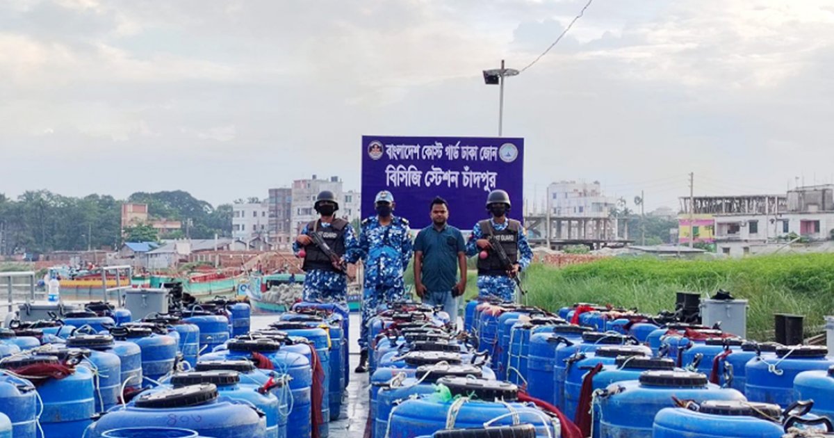 চাঁদপুরে ৭২ লাখ চিংড়িরেণু জব্দ, ডাকাতিয়ায় অবমুক্ত