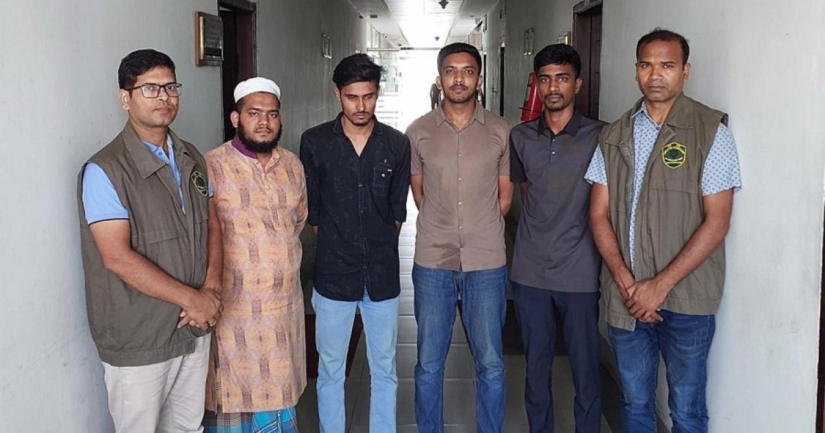 প্রতারণা করে অর্থ আত্মসাৎ, চারজন গ্রেফতার
