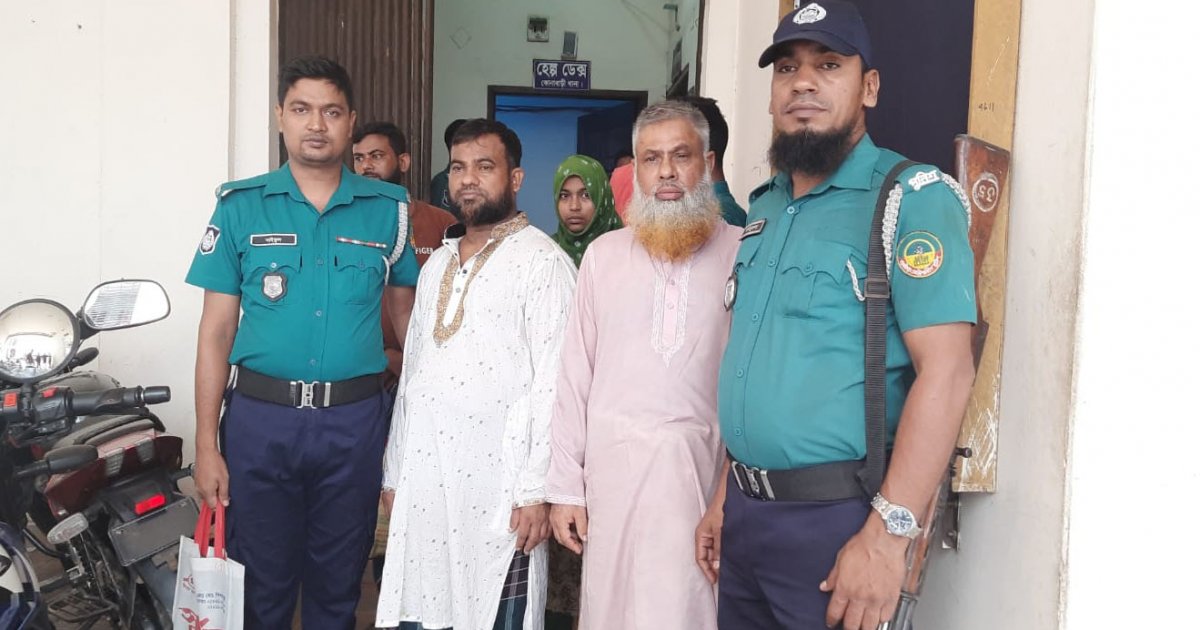 মোবাইল চোর সন্দেহে ফল ব্যবসায়ীকে পিটিয়ে হত্যা: গ্রেফতার ৩