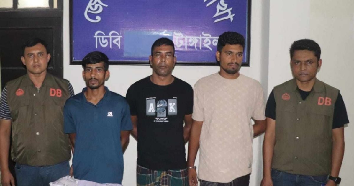 ঢাকা-টাঙ্গাইল মহাসড়কে চলন্ত বাসে ডাকাতি ও যৌন হয়রানির ঘটনায় গ্রেফতার ৩