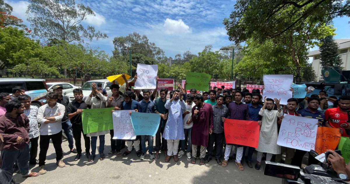 সচিবালয়ে আন্দোলনকারীদের প্রতিহত করতে বাইরে ২ ছাত্র সংগঠনের অবস্থান