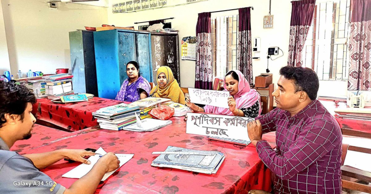 দ্বিতীয় দিনের পূর্ণদিবস কর্মবিরতিতে প্রাথমিক শিক্ষকরা