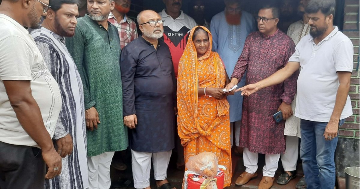 যশোরে হত্যার জেরে অগ্নিসংযোগ: ১৩ মতুয়া পরিবার পেলো তারেক রহমানের সহায়তা