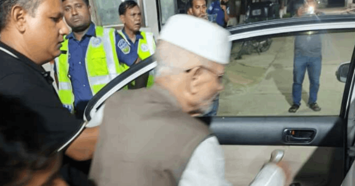সাবেক মন্ত্রী হীরাকে বাসায় পৌঁছে দিলো পুলিশ