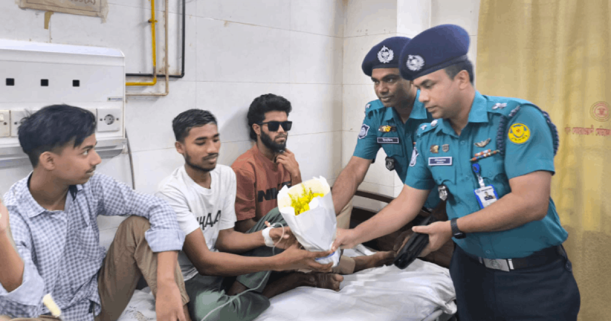 জুলাই অভ্যুত্থানে আহতদের খোঁজ নিতে হাসপাতালে ডিএমপির প্রতিনিধিদল