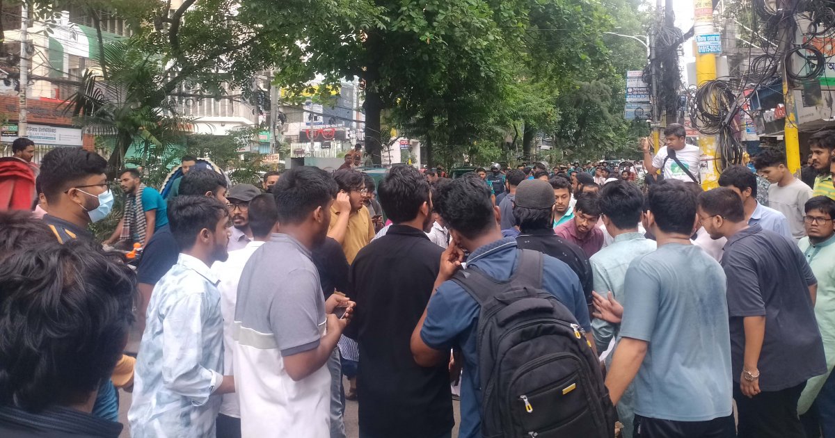 চট্টগ্রামে ছাত্র জোটের কর্মসূচিতে শাহবাগবিরোধী ঐক্যের হামলায় আহত ১২