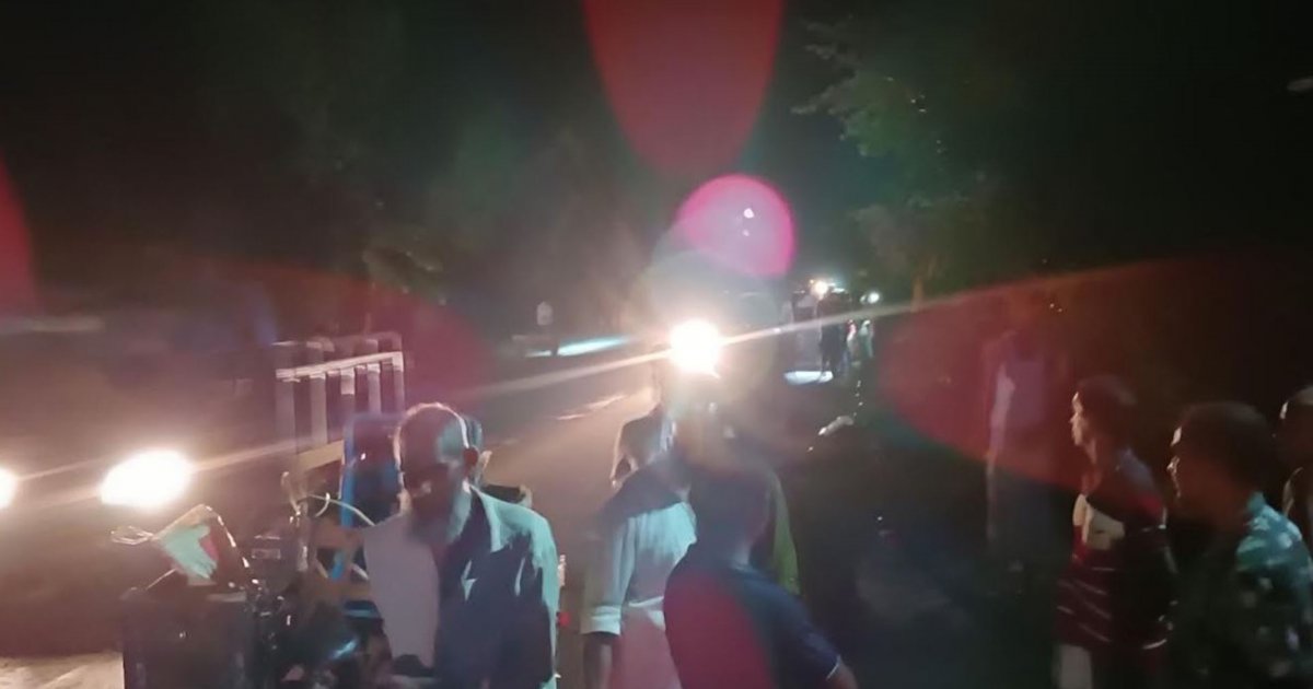 মুরগিবোঝাই ট্রাকের ধাক্কায় মোটরসাইকেলের ৩ আরোহী নিহত