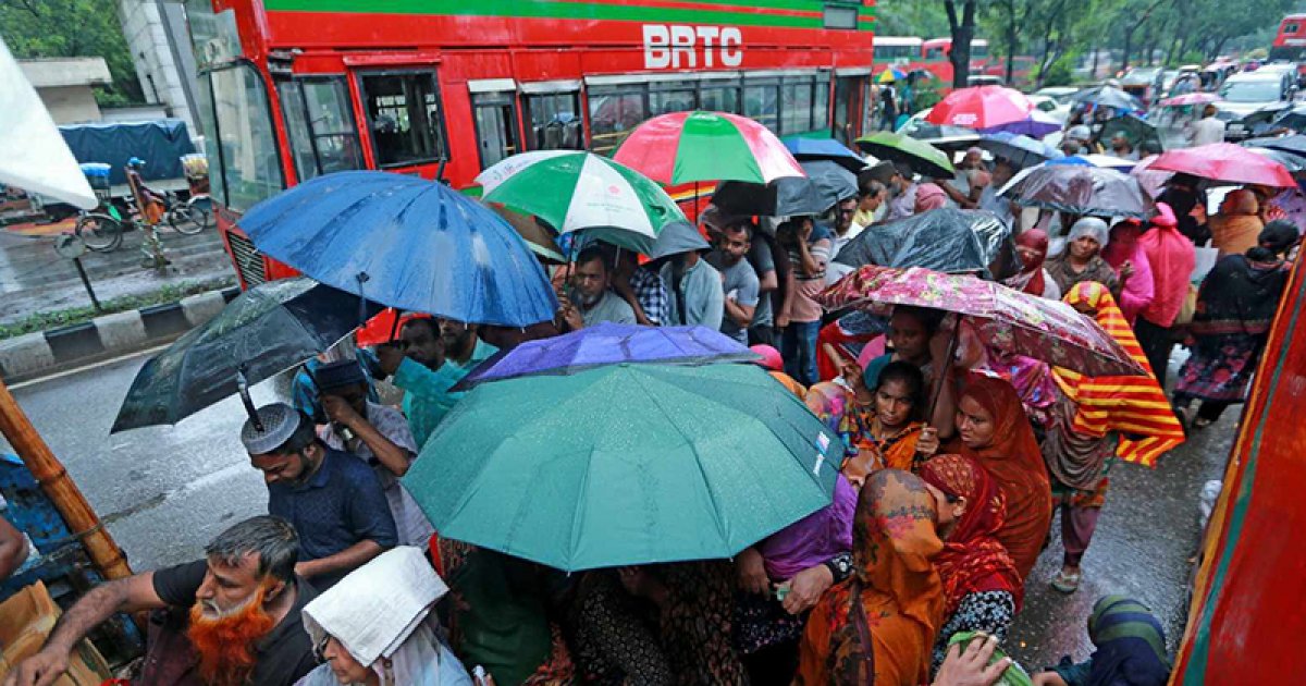 দিনভর বৃষ্টি, রাজধানীতে তীব্র যানজট